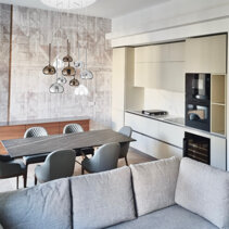 Progetto Interni globale con Ristrutturazione Cucina lineare a vista su Sala da Pranzo in living Open Space