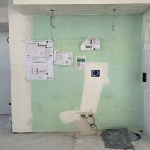 Progetto Interni globale con Ristrutturazione Realizzazione nicchia con abbassamenti per parete attrezzata TV e colonne divisorie a giorno