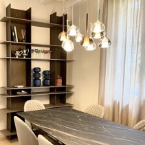Realizzazione Progetto Arredamento per Interni Dettaglio libreria moderna autoportante finitura bronzo