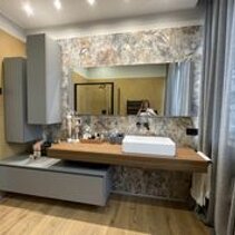 Progetto Interni globale con Ristrutturazione Composizione mobile bagno a moduli sospesi