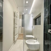 Progetto Interni globale con Ristrutturazione Zona sanitari con vista su zona lavabo