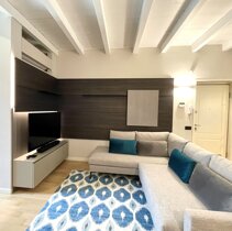 Realizzazione Progetto Arredamento per Interni Vista laterale Salotto con boiserie