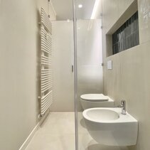Progetto Interni globale con Ristrutturazione Zona Sanitari sospesi chiusa con parete in vetro