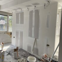 Progetto Interni globale con Ristrutturazione Realizzazione muro di Quinta in carton Gesso ed abbassamenti per appoggio letto