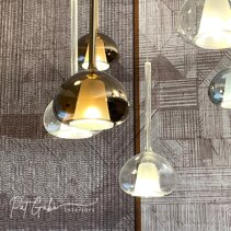 Progetto Interni globale con Ristrutturazione Dettaglio Lampadario a sospensione con boule di vetro soffiato in diversi colori