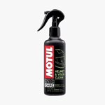 motul-mc-care-m1-helmet-visor-clean
