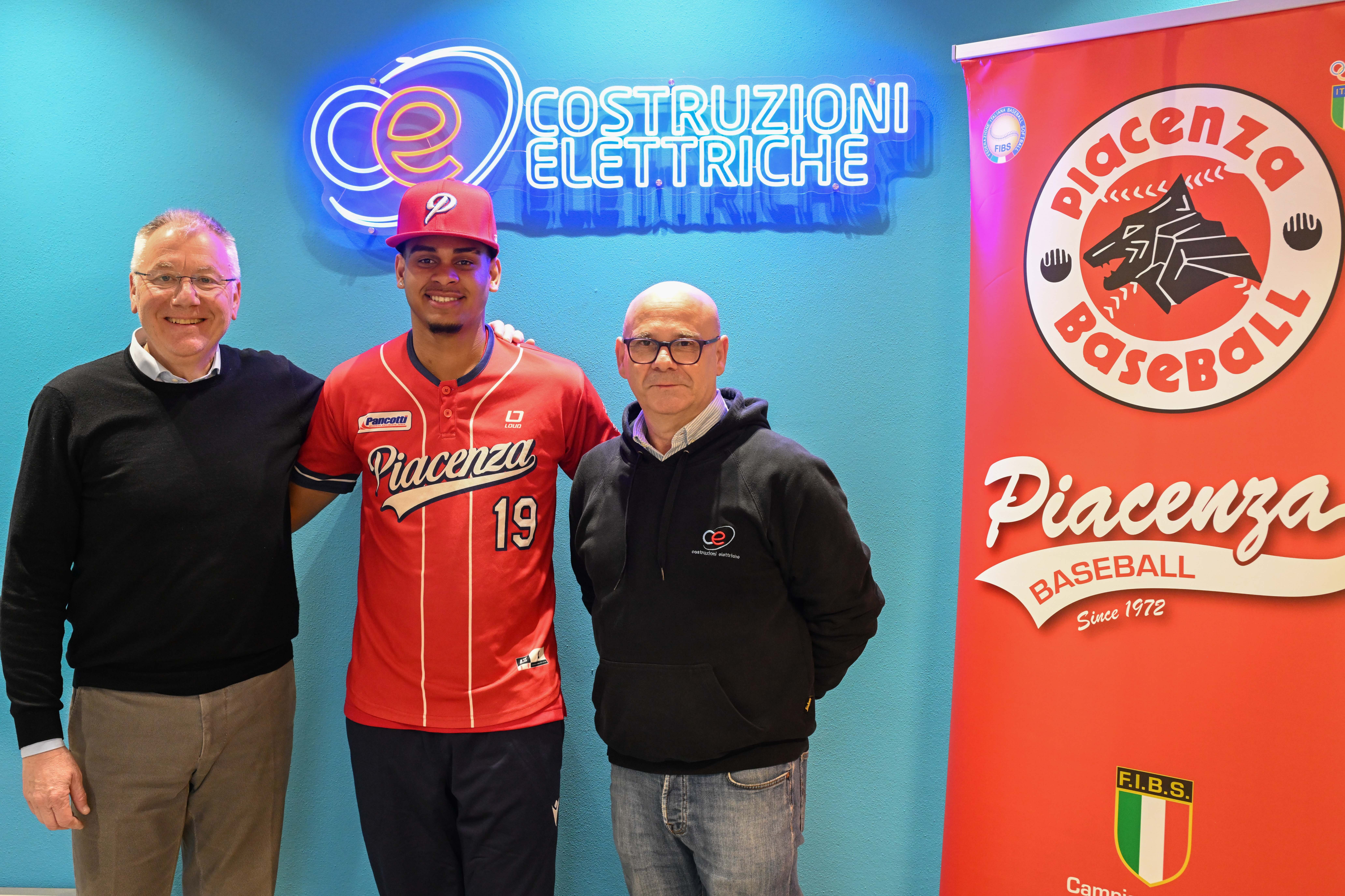 Il Piacenza presenta Josuel Solano. Domenica prima amichevole contro Codogno Il Piacenza presenta Josuel Solano. Domenica prima amichevole contro Codogno