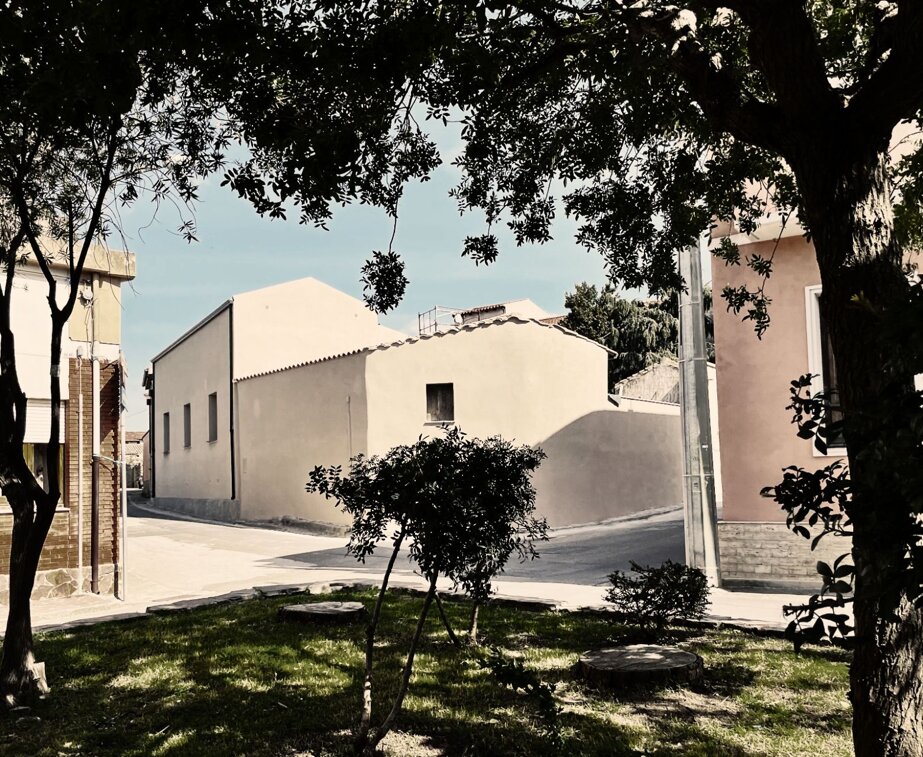PIAZZA guasila con casa ristrutturata
