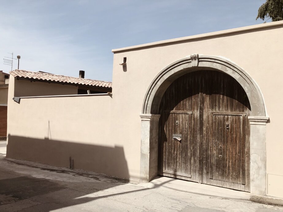 portale della casa campidanese ristrutturata