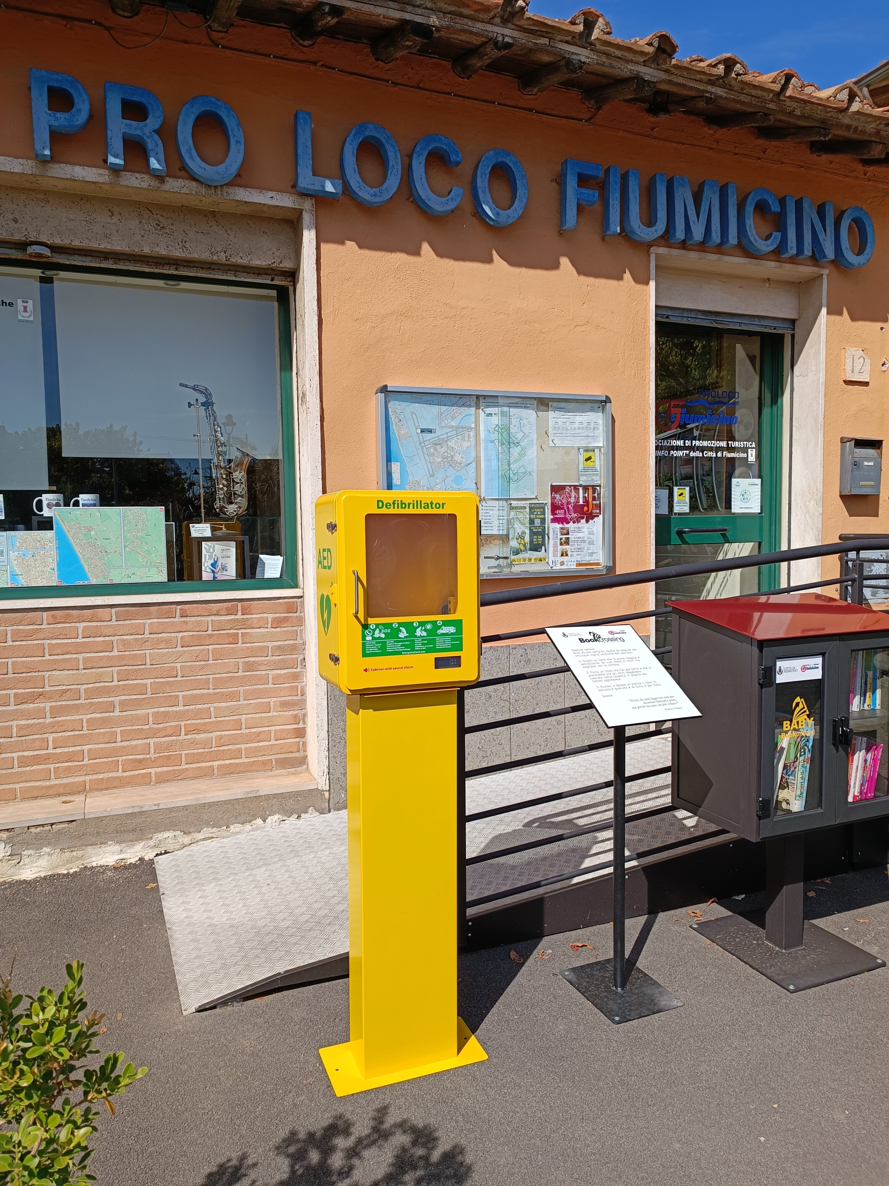 Grazie ad una proposta della Pro Loco di Fiumicino, verrà installato il primo defibrillatore automatico posizionato in un luogo pubblico e disponibile h 24.