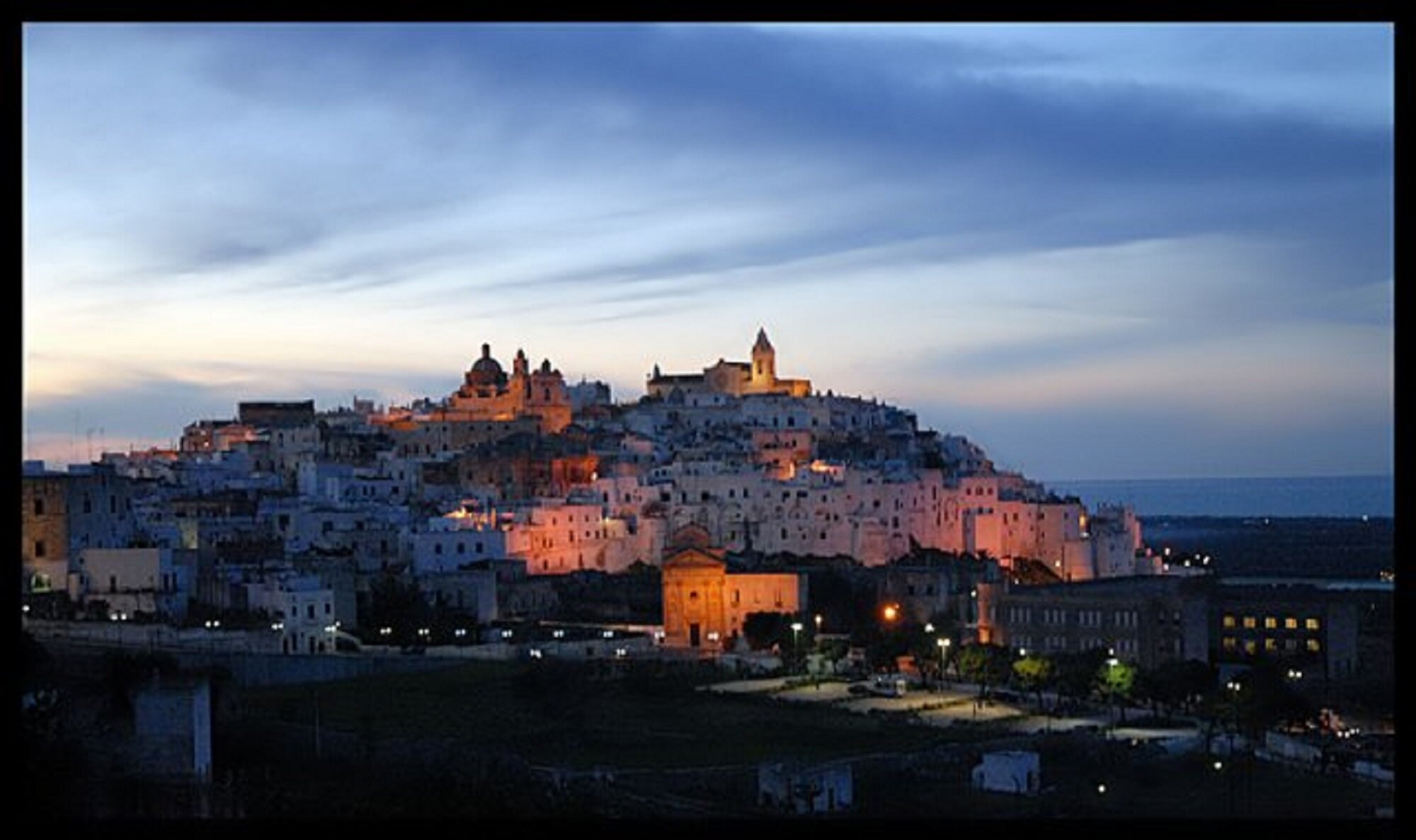 ostuni-notte.jpeg ostuni-notte.jpeg