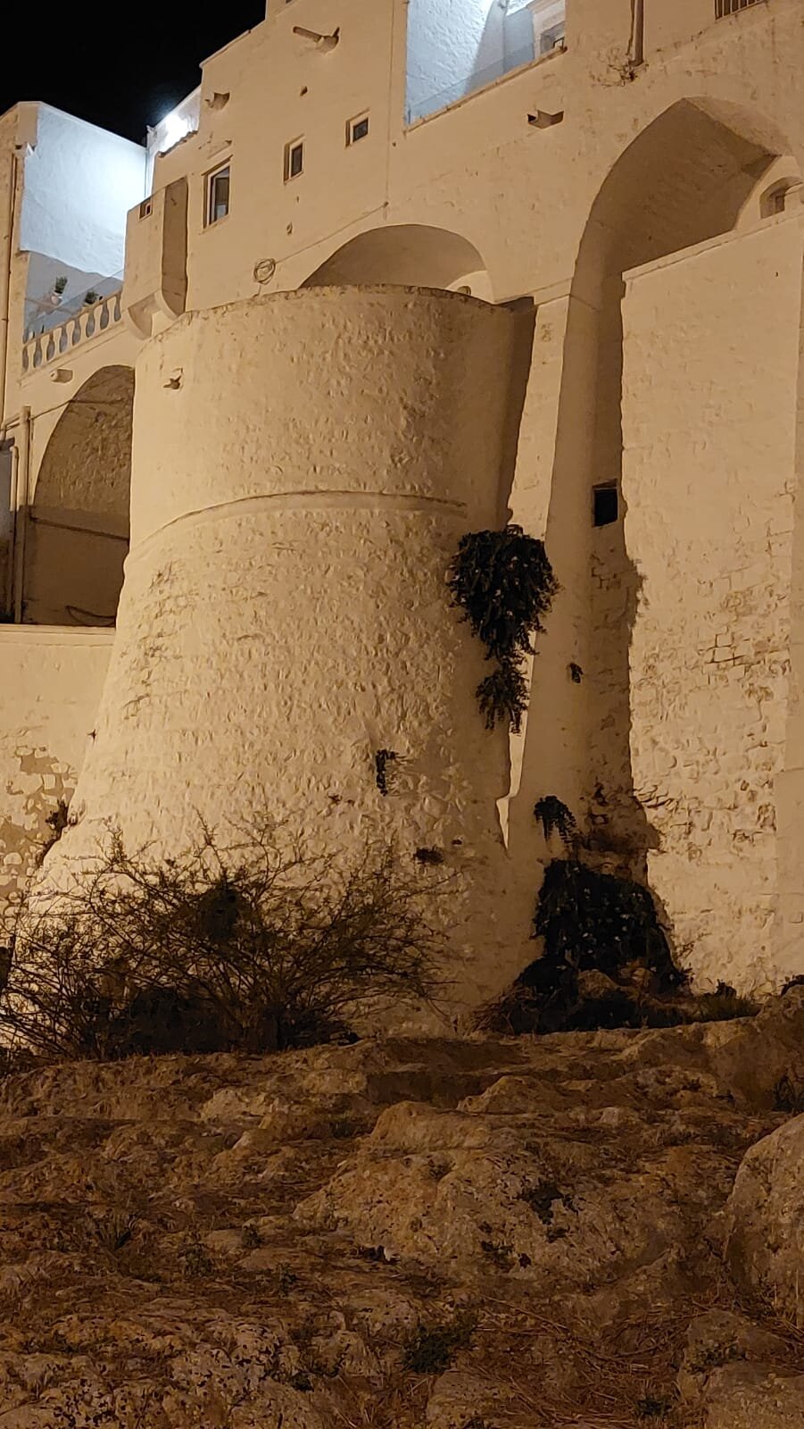 ostuni-mura.jpeg ostuni-mura.jpeg