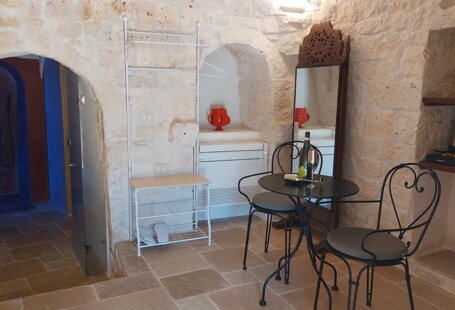 trullo%20tavolino.jpeg trullo%20tavolino.jpeg
