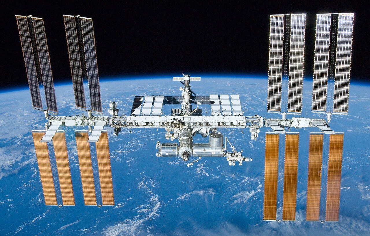 Sulla stazione spaziale internazionale non c’è gravità: errore blu!