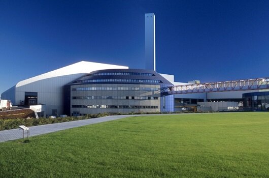 Gli inceneritori dei rifiuti urbani sono impianti di recupero e non di smaltimento L'inceneritore con recupero di energia di Brescia