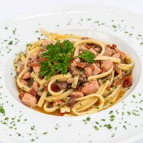 Linguine del Golfo Linguine cn pomodori secchi , tonno del Mediterraneo