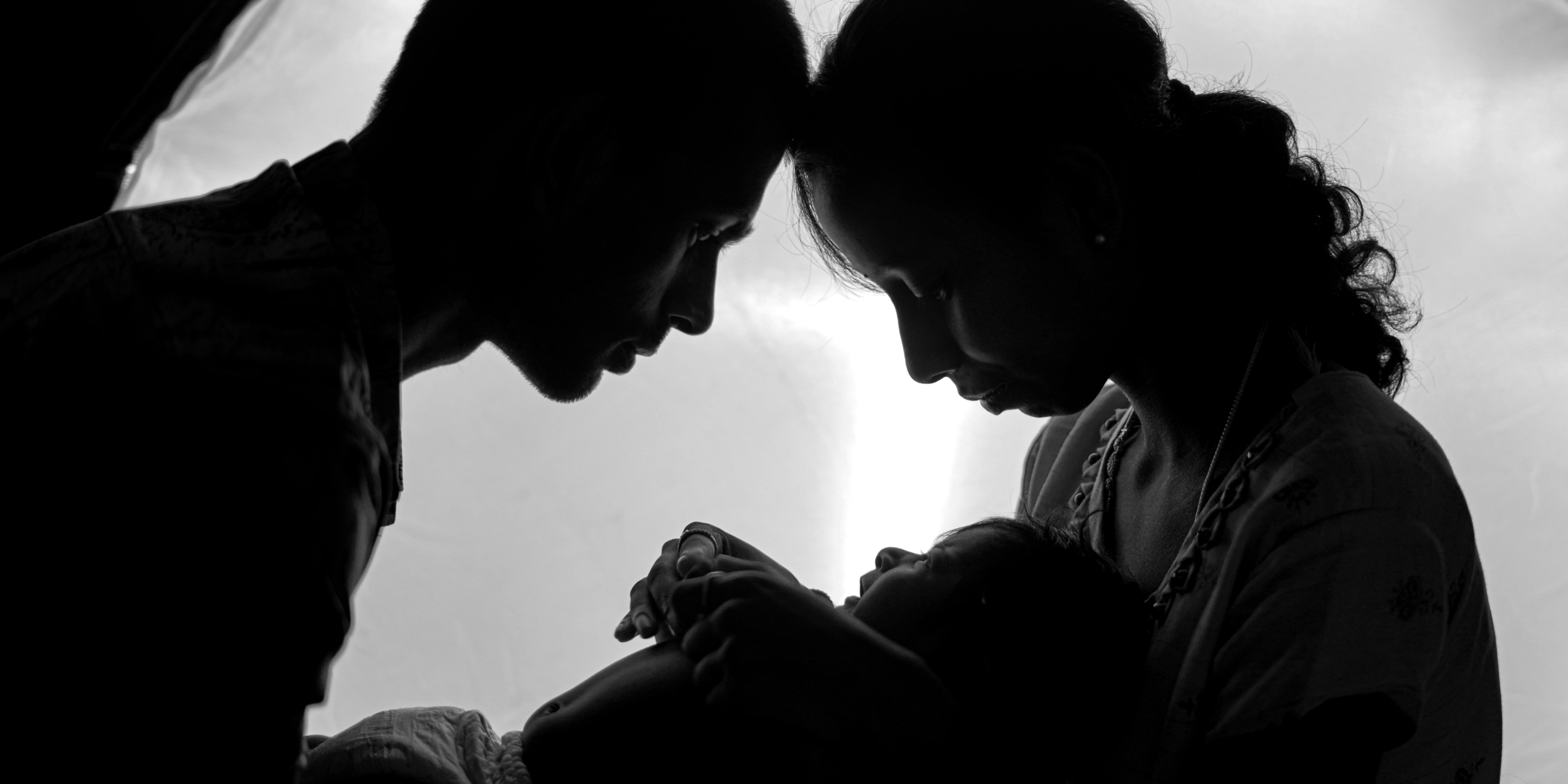Dopo il bambino, la coppia diventa un cantiere: come prendersi cura del legame quando tutto cambia