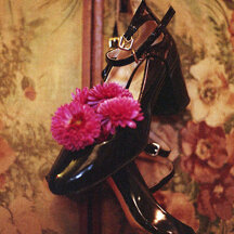 Scarpe e crisantemi Still life