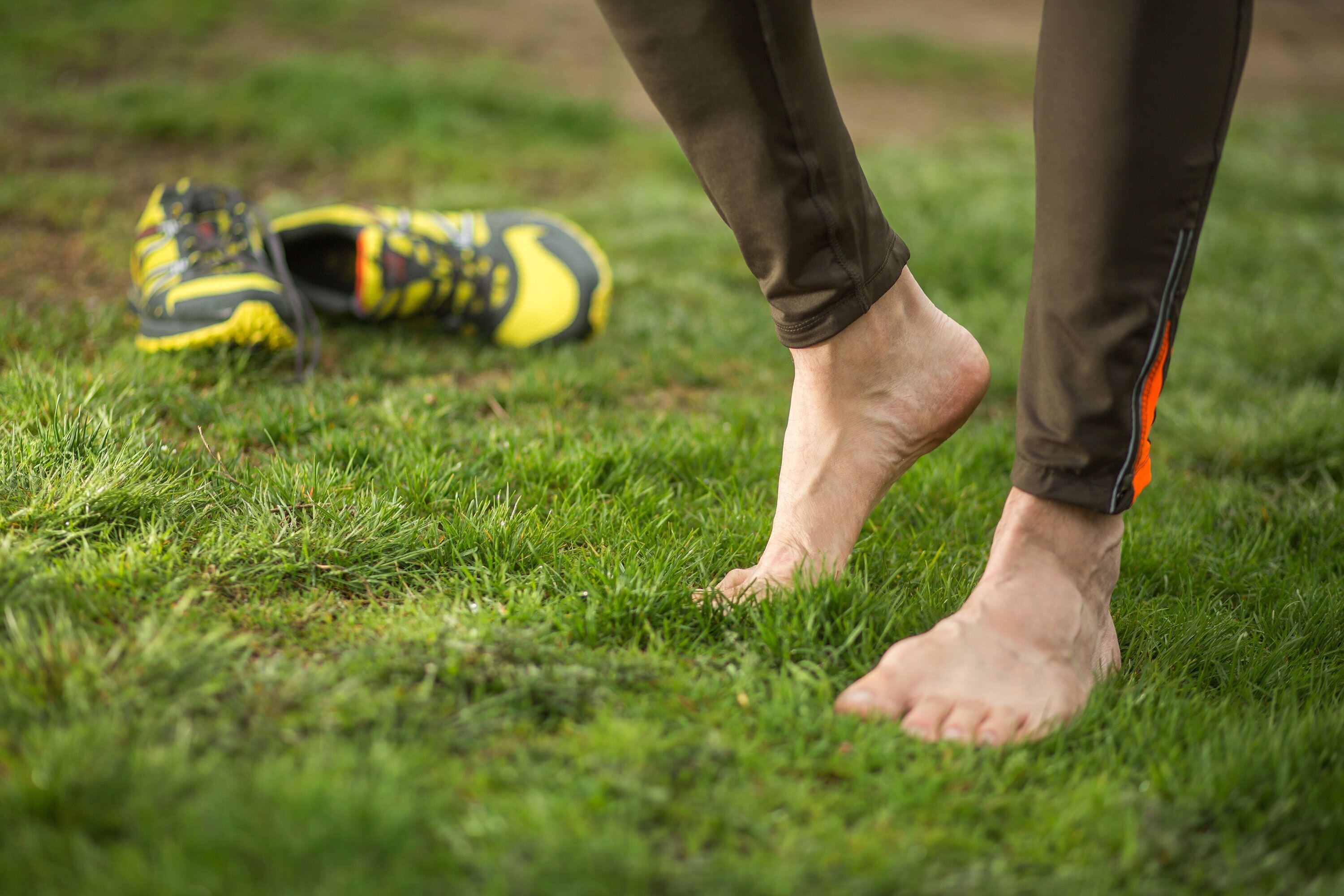Correre a piedi nudi: adattamenti biomeccanici e implicazioni per la prevenzione degli infortuni
