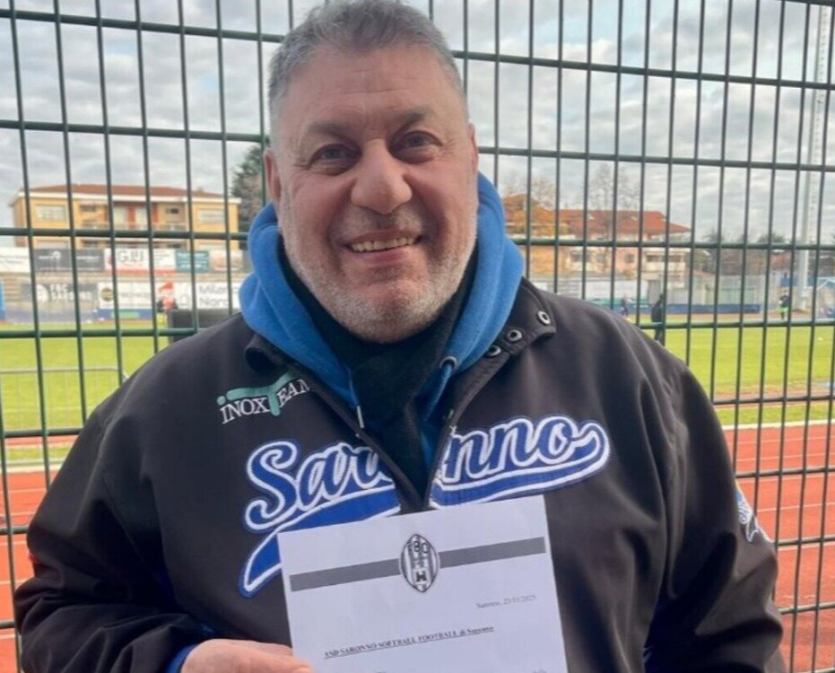 Eventi - inziativa "Sorrisi in Campo": consegnata a Massimo Rotondo la gift card per l'acquisto di un defibrillatore