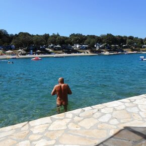 Bagno nella baia Uvala