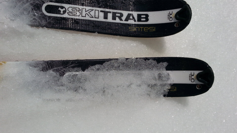 Pioggia su neve (evento del 6 aprile 2014)Thin, transparent glaze or clear film of ice on the surfac