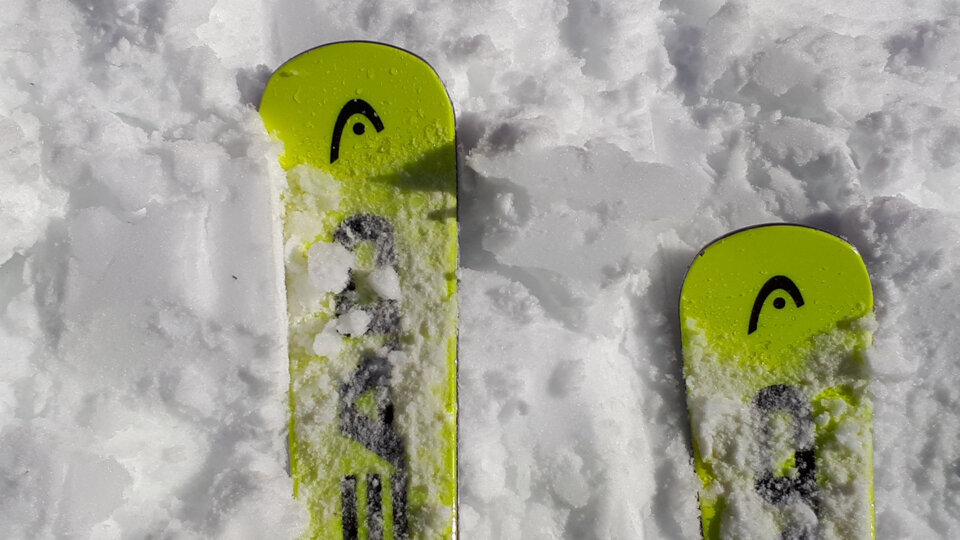 La neve ha subito un primo riscaldamento e si sono formate le prime forme fuse