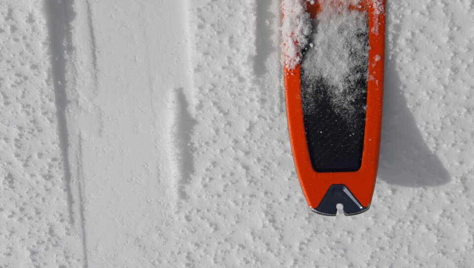 SI vedono i grani di neve di diametro di alcuni mm