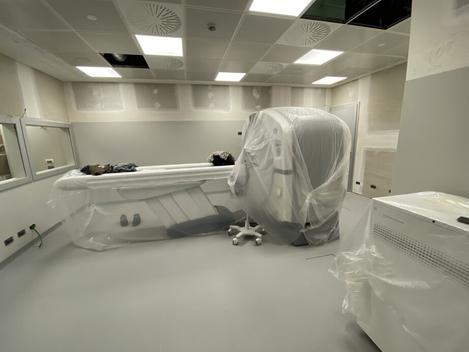 Controsoffitto con pannelli metallici, con trattamento per strutture sanitarie