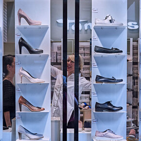 Shoes make women happy
