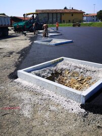 Cordoli Realizzazione aiuola con posa cordolo in pietra di Luserna