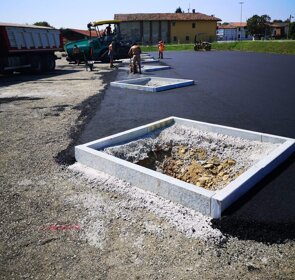 Cordoli Realizzazione aiuola con posa cordolo in pietra di Luserna