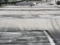 Rinforzo con griglie Posa di geogriglie in fibra per rinforzo fratture su pavimentazione in cemento da ricoprire