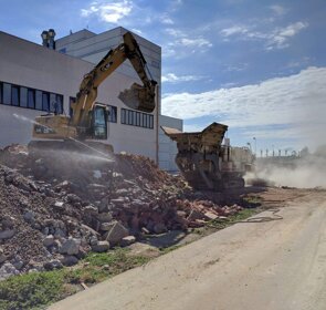 Recupero in cantiere Demolizione e frantumazione in cantiere per recupero rifiuti sul sito di produzione