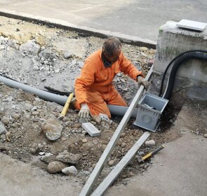 Cavidotto Posa tubo corrugato per linea elettrica con pozzetto di ispezione