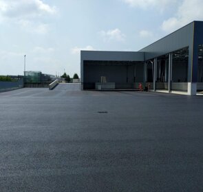 Nuovo piazzale Realizzazione nuovo piazzale mediante preparazione e asfaltatura su rilevato