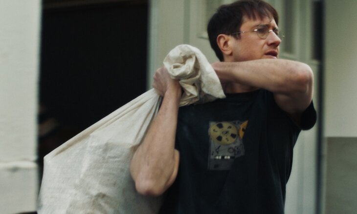 la mattina scrivo 08 © 2025 pitchipoï productions – france 2 cinéma.jpeg