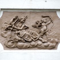Diana Diana (facciata Palazzo Sirotti Gaudenzi)