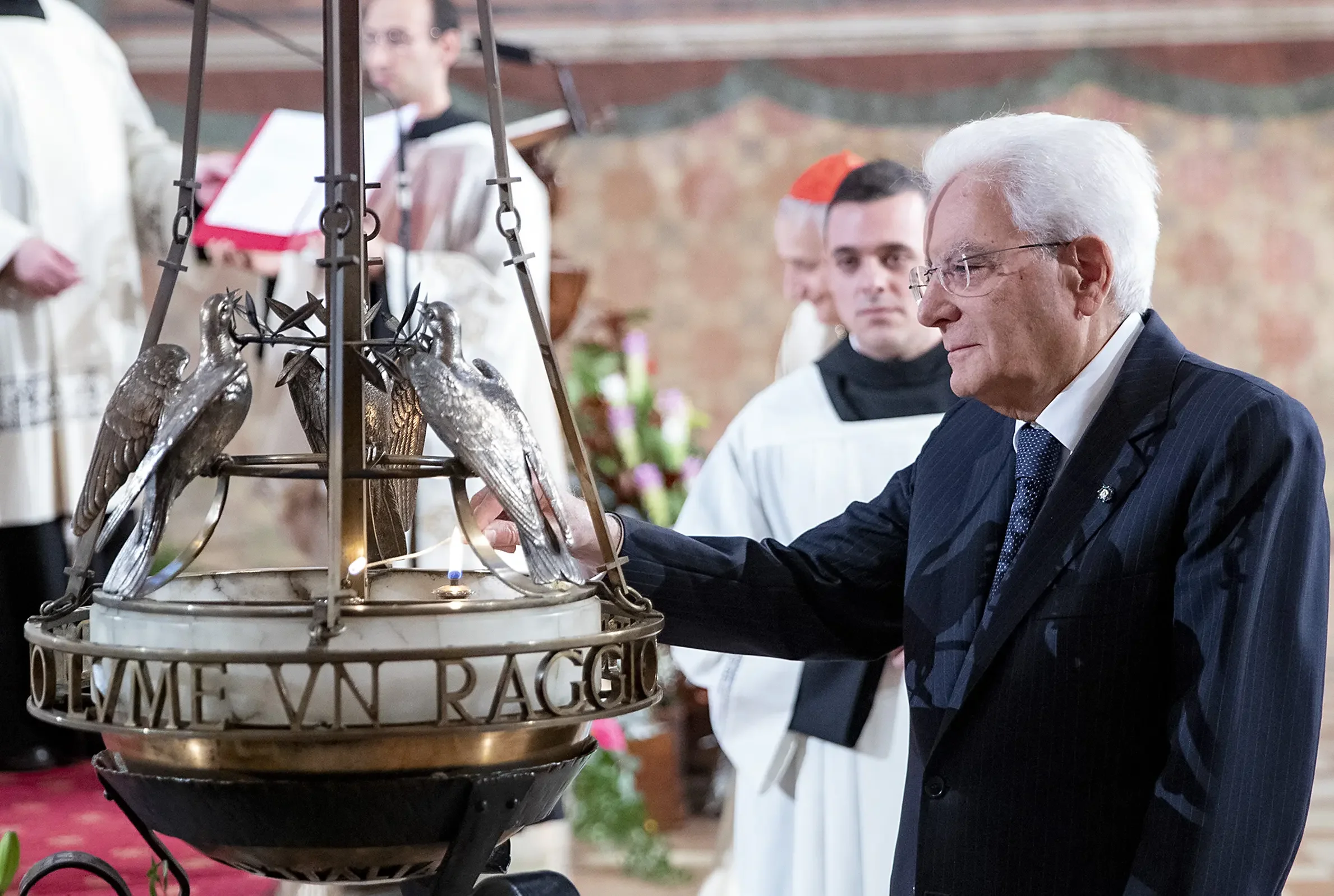mattarella_lampada_san_francesco.webp