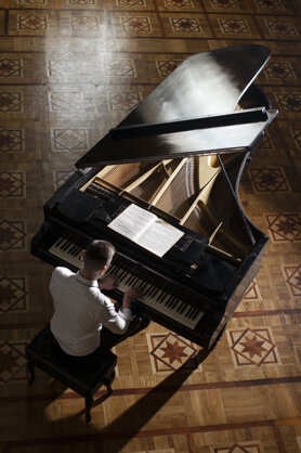 man-playing-piano-top-view.jpeg man-playing-piano-top-view.jpeg