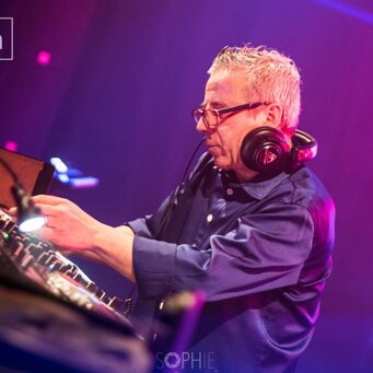 DJ IVANO Il nostro amico Ivano alle prese con il passato in una performance divertente e professionale DJ IVANO Il nostro amico Ivano alle prese con il passato in una performance divertente e professionale