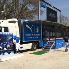 Truck con maxischermo Tappa del tour per la presentazione delle maglie della nazionale italiana Truck con maxischermo Tappa del tour per la presentazione delle maglie della nazionale italiana