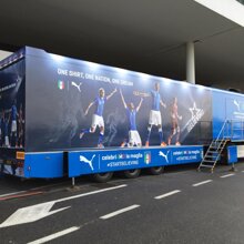 Truck personalizzato Il Truck personalizzato per la campagna di presentazione della divise della nazionale di calcio Truck personalizzato Il Truck personalizzato per la campagna di presentazione della divise della nazionale di calcio