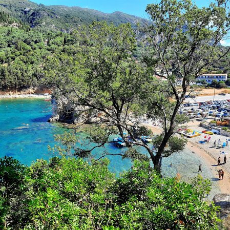 Spiagge di Agios Petros e Ambelaki