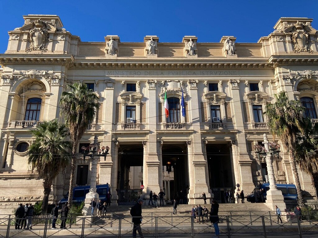 Compensi accessori, la UIL Scuola al MIM: “Autorizzare i fondi FMOF entro luglio”