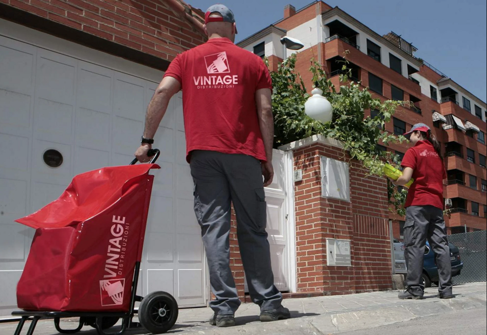 distributori volantini distributori volantini