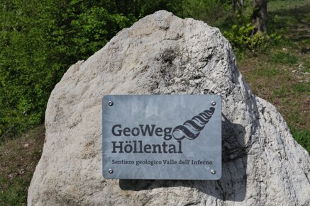 6c8bad1a1bd83745bab5501100f5fde75849d05f