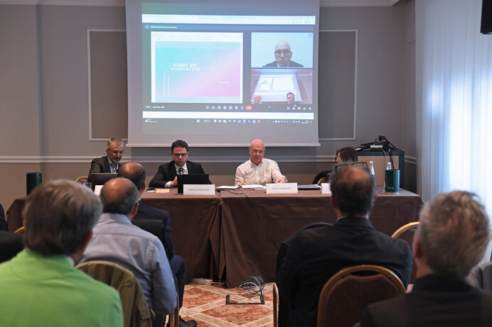 b21e464f49e36036f4c076e9acabfd8ee03a3b12