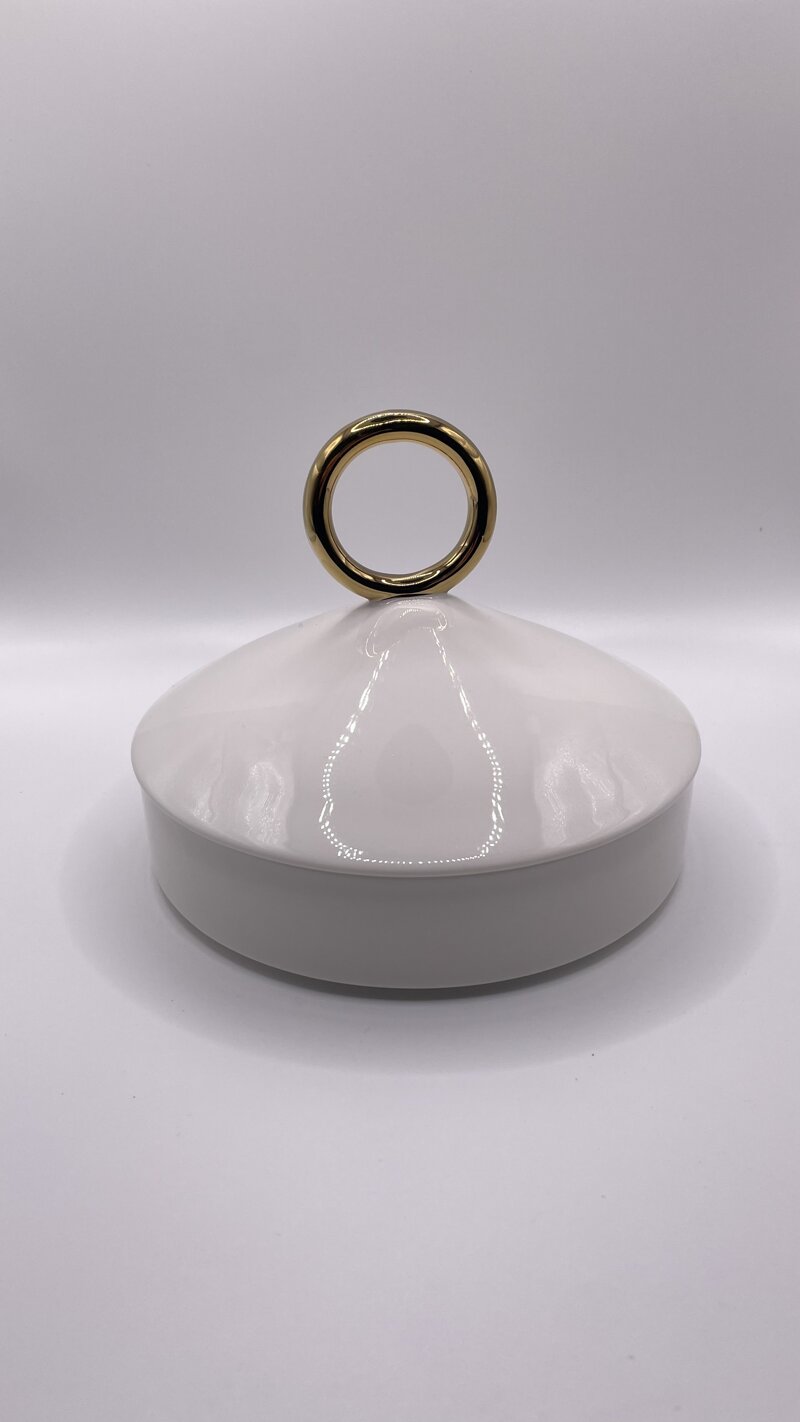 svuota-tasche-in-porcellana-bianca-e-oro-hervit-creations svuota-tasche-in-porcellana-bianca-e-oro-hervit-creations