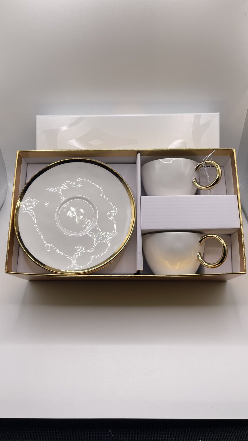 set-2-tazzine-con-piattino-in-porcellana-bianca-e-oro-hervit-creations set-2-tazzine-con-piattino-in-porcellana-bianca-e-oro-hervit-creations